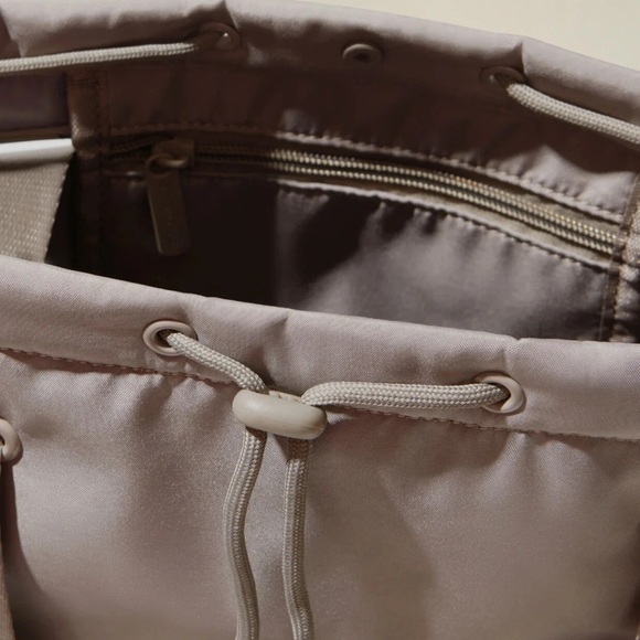 Beyond Yoga Women's Gray Tote Bag - Picture 6 of 6